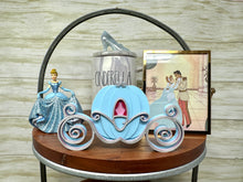 Load image into Gallery viewer, Royal Carriage Trinket