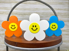 Load image into Gallery viewer, Smiley Daisy Trinket