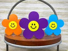 Load image into Gallery viewer, Smiley Daisy Trinket